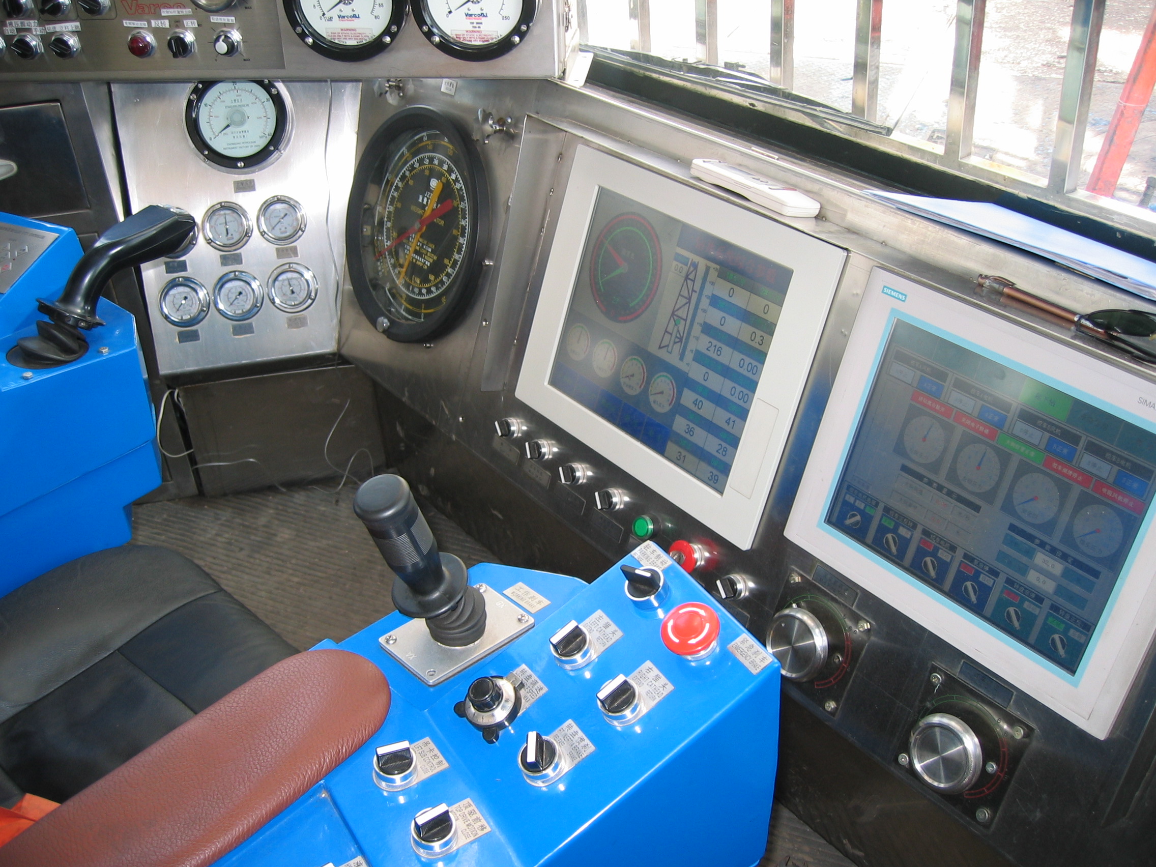 盤(pán)剎電控操作臺(tái)